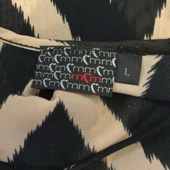 Sheer blouse with chevron design and high low hem. - Picture 4 of 4